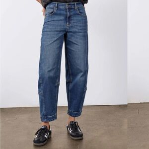 THE PETITE ULTIMATE BARREL LEG JEANS 2.0 in Indigo